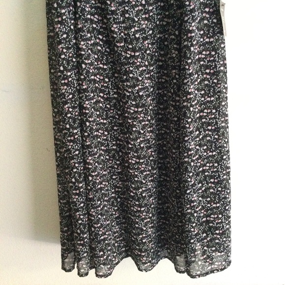 LULU’S NWT Maxi Floral Print V-Neck Dress Black Size Small - Picture 6 of 14